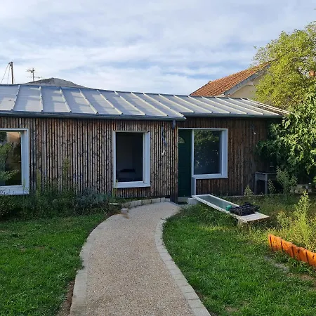 Dependance-appartement Dans Maison A *