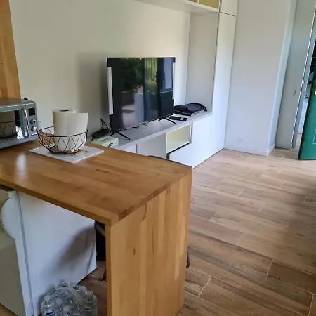 Dependance-appartement Dans Maison A *